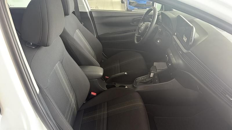 Usado Hyundai i20 100 CV (73 kW) 2025 Blanco atlas Utilitario
