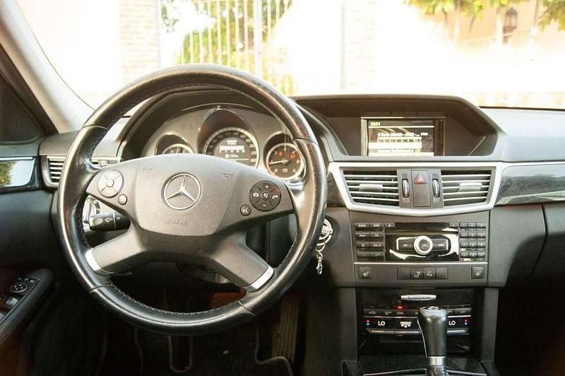 Usado Mercedes E220 Avantgarde 170 CV (125 kW) 2011 Blanco Berlina
