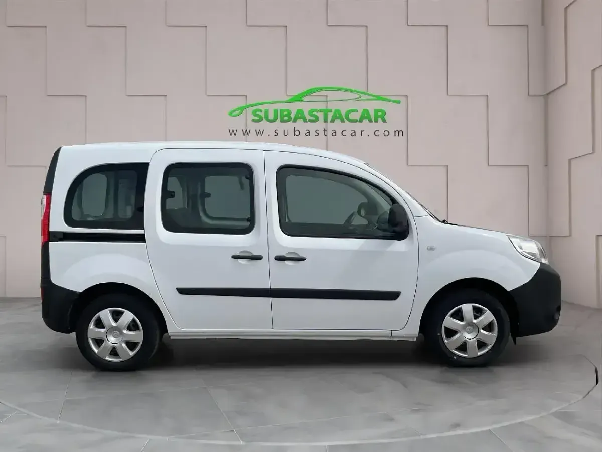 Usado Renault Kangoo 75 CV (55 kW) 2018 Blanco Monovolumen