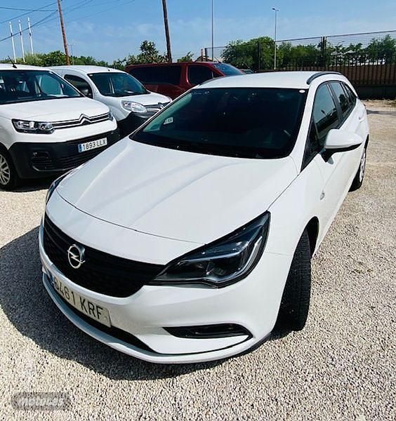 Usado Opel Astra Business 110 CV (80 kW) 2018 Blanco Familiar