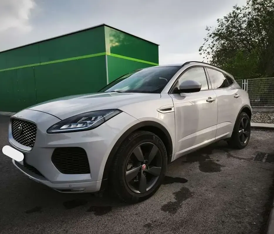 Usado Jaguar E-Pace R-Dynamic 150 CV (110 kW) 2019 Gris SUV