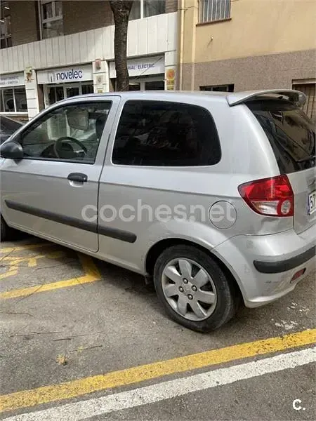 Usado Hyundai Getz 63 CV (46 kW) 2005 Gris / plata Utilitario