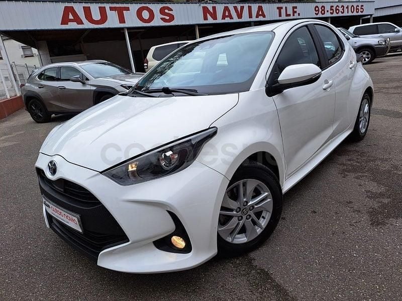 Usado Toyota Yaris Hybrid Business Edition 116 CV (85 kW) 2022 Blanco Berlina