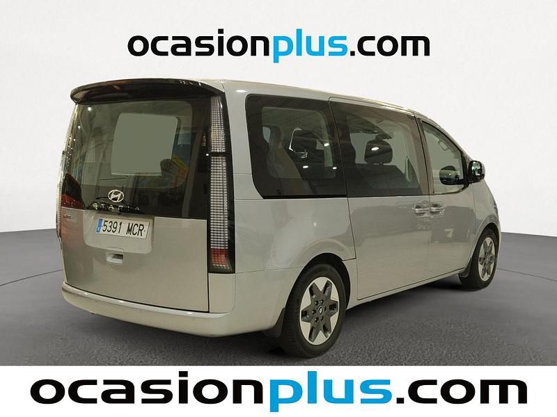 Usado Hyundai Staria 177 CV (130 kW) 2022 Gris / plata Monovolumen