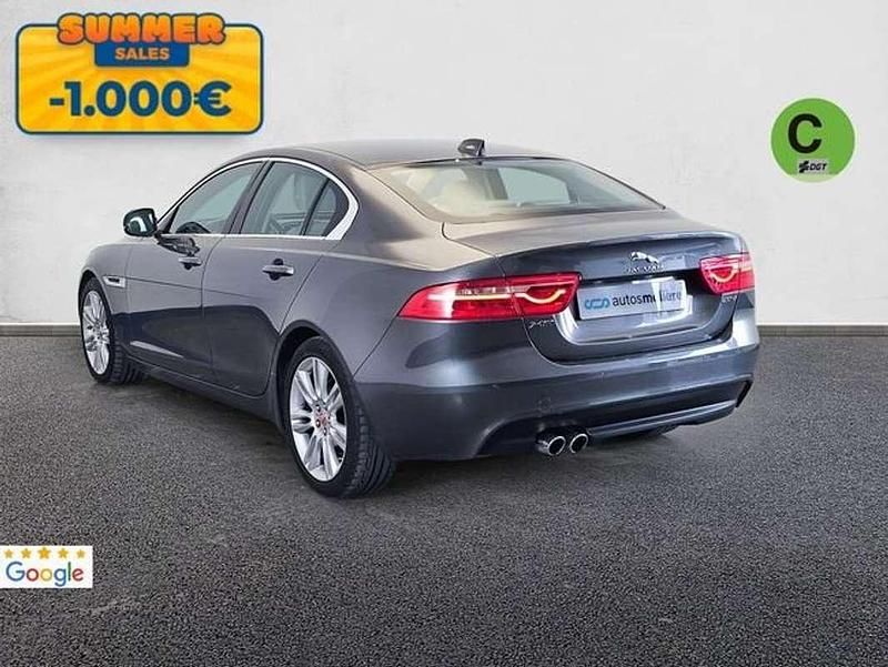 Usado Jaguar XE Pure 180 CV (132 kW) 2019 Gris Berlina