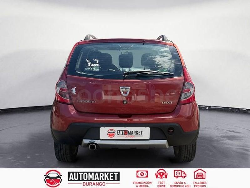 Usado Dacia Sandero Stepway 90 HP (66 kW) 2012 Vermelho Sedan