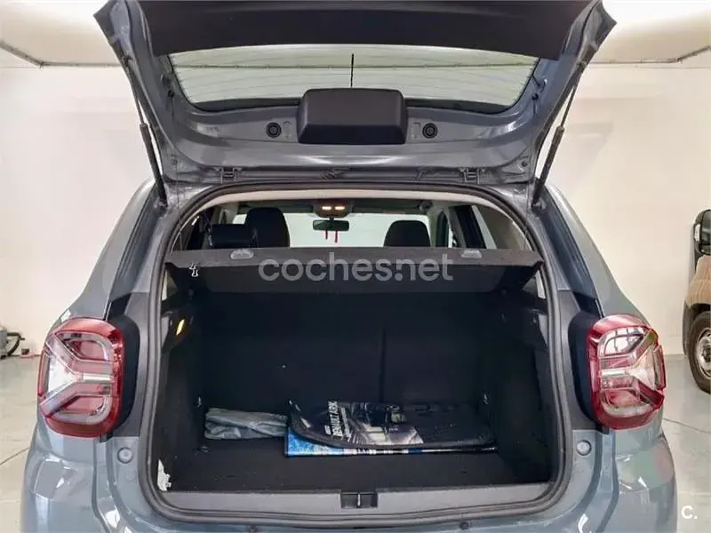 Usado Dacia Duster 130 CV (95 kW) 2022 Gris / plata SUV