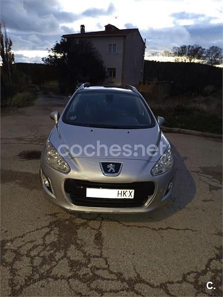 Usado Peugeot 308 SW Active 112 CV (82 kW) 2012 Gris / plata Familiar
