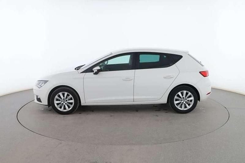 Usado Seat Leon Style Plus 111 CV (81 kW) 2017 Blanco Berlina