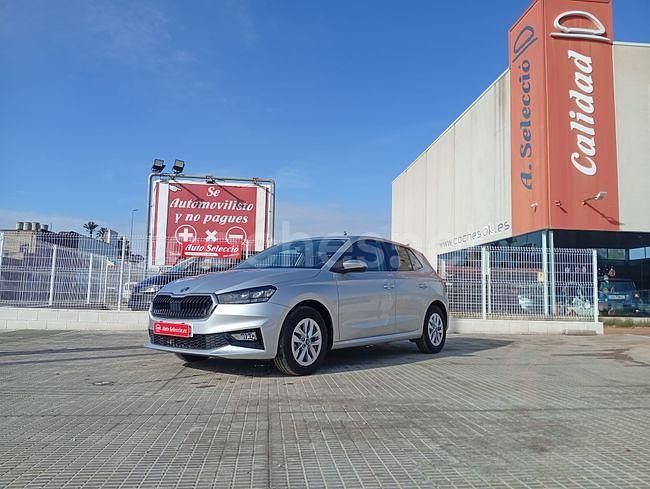 Usado Skoda Fabia Selection 115 CV (84 kW) 2025 Gris / plata Berlina