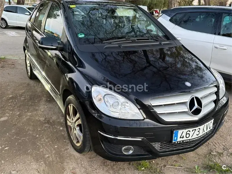 Usado Mercedes B200 136 CV (100 kW) 2011 Negro Monovolumen