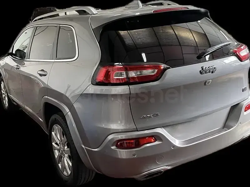 Usado Jeep Cherokee Overland 195 CV (143 kW) 2019 Gris / plata SUV