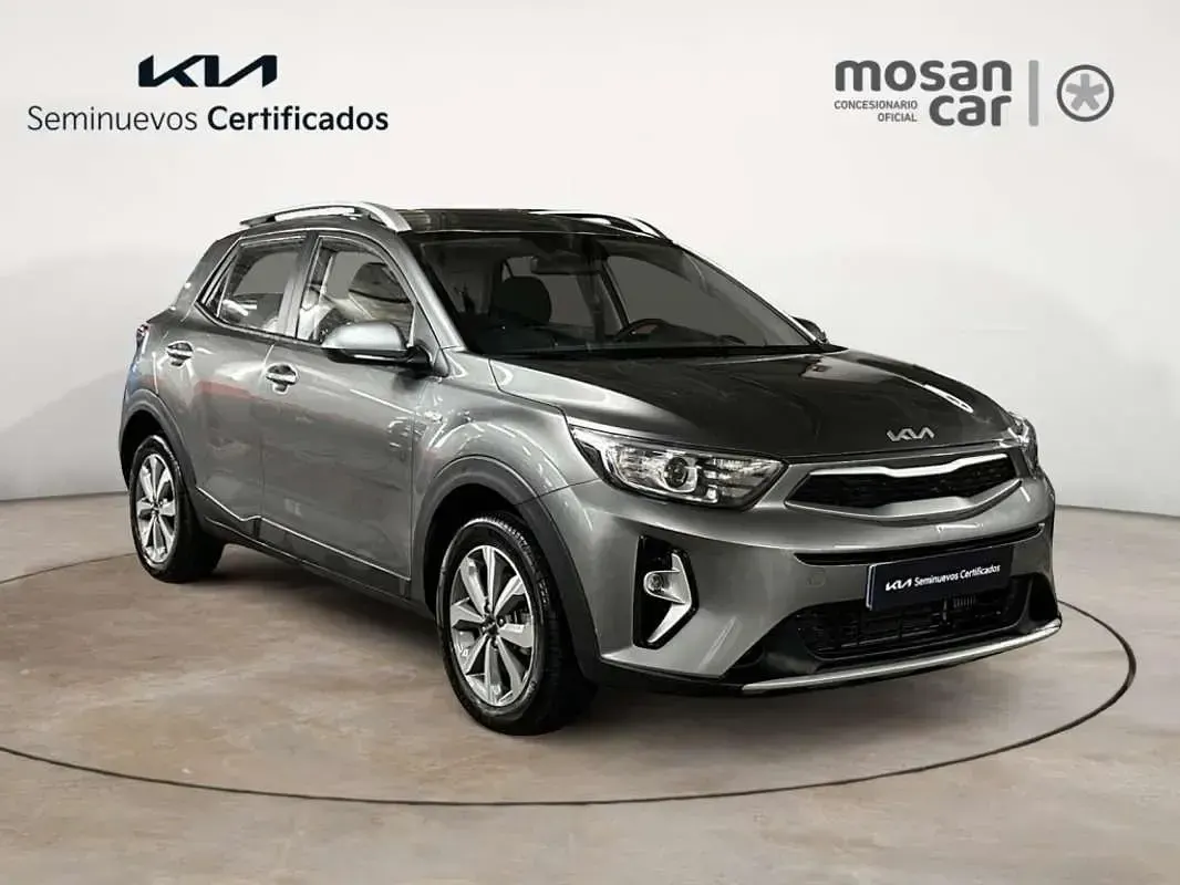Usado Kia Stonic 101 CV (74 kW) 2025 Gris SUV