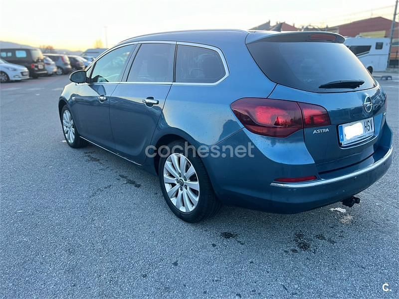Usado Opel Astra Sportive 130 CV (95 kW) 2013 Azul Familiar