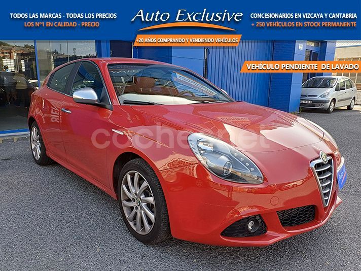 Rojo Usado 2013 Alfa Romeo Giulietta Distinctive Utilitario | 9990 € - Imagen 1/4