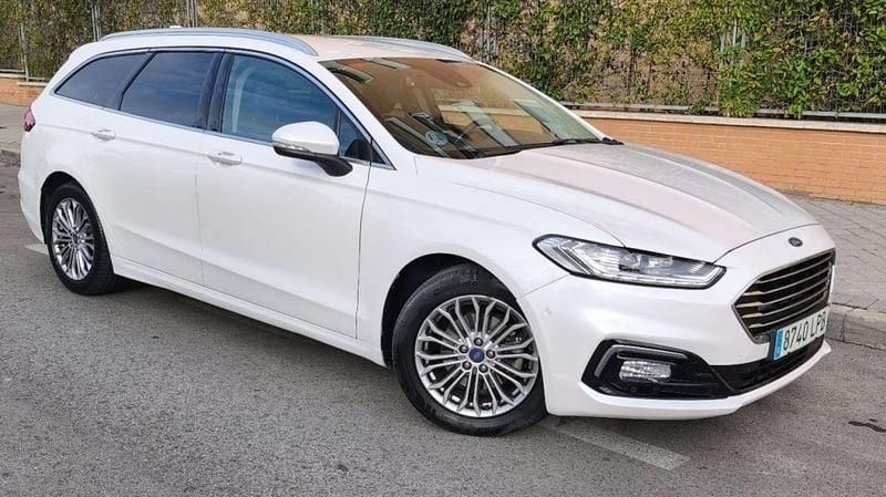 Usado Ford Mondeo Titanium 186 CV (136 kW) 2021 Blanco Familiar