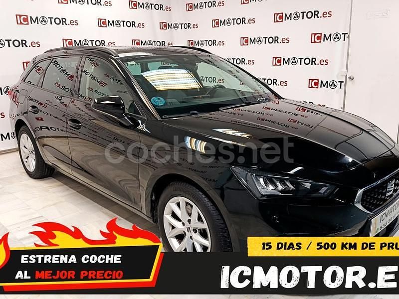 Usado Seat Leon Style 130 CV (95 kW) 2021 Negro Familiar