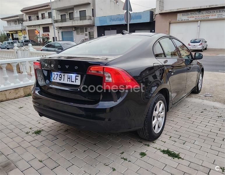 Usado Volvo S60 Summum 115 CV (84 kW) 2012 Negro Berlina