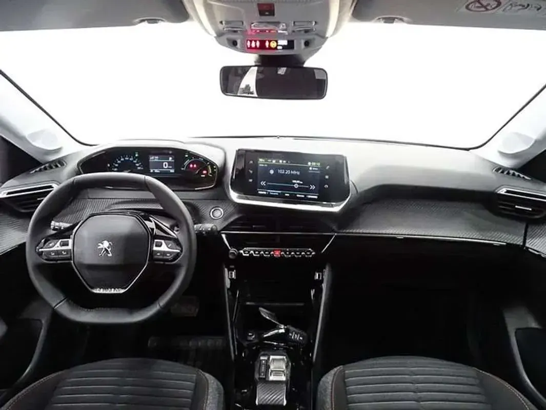 Usado Peugeot e-208 Active 100 kW (136 CV) 2023 Blanco Utilitario