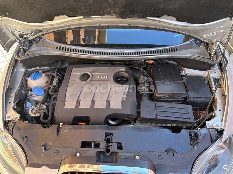 Usado Seat Altea XL Style 105 CV (77 kW) 2013 Gris / plata Monovolumen