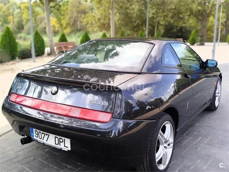 Usado Alfa Romeo GTV 165 CV (121 kW) 2005 Negro Coupe
