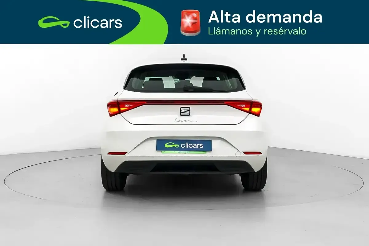 Usado Seat Leon Reference 90 CV (66 kW) 2022 Blanco Berlina