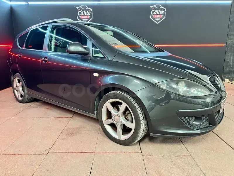 Usado Seat Altea XL Style 105 CV (77 kW) 2008 Gris / plata Monovolumen