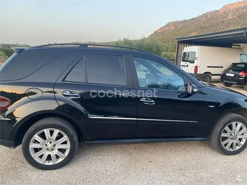 Usado Mercedes ML320 AMG Edition 1 224 CV (164 kW) 2008 Negro SUV