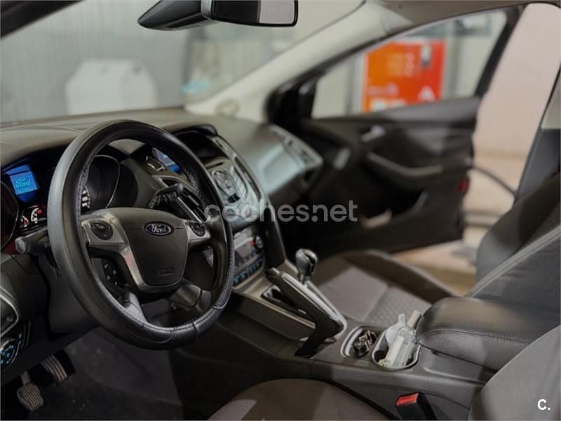 Käytetty Ford Focus Trend 125 HP (91 kW) 2012 Musta Sedan