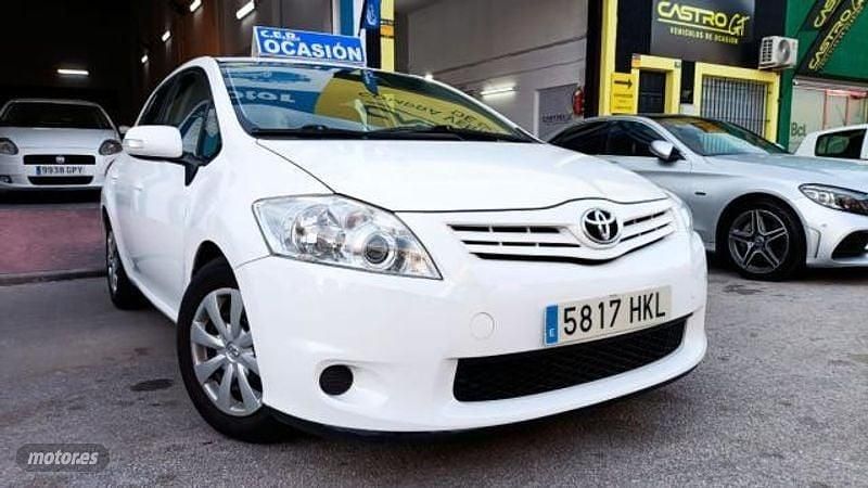 Blanco Usado 2012 Toyota Auris Active Berlina | 7900 € (Buen precio) - Imagen 1/4