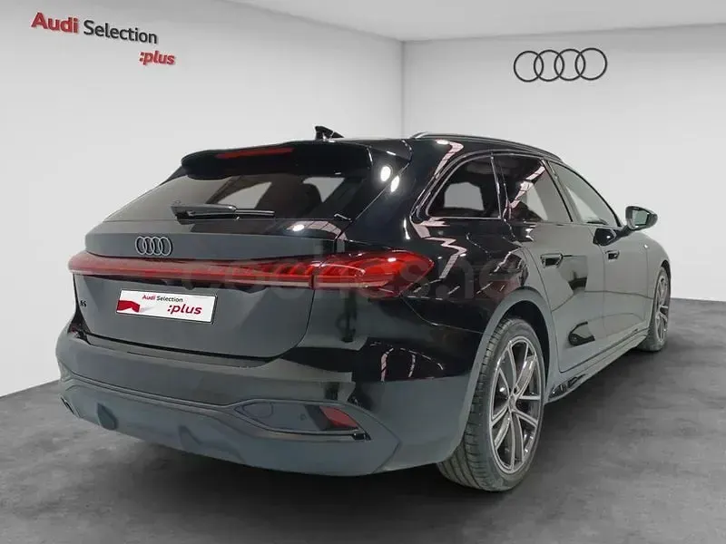 Usado Audi A5 204 CV (150 kW) 2025 Negro Familiar