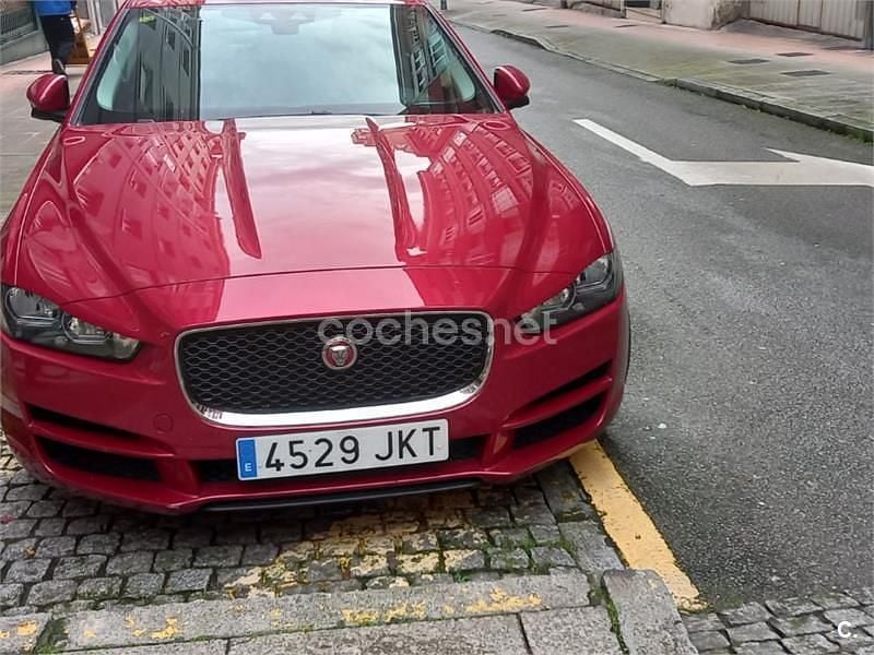 Usado Jaguar XE Prestige 180 CV (132 kW) 2017 Rojo Berlina