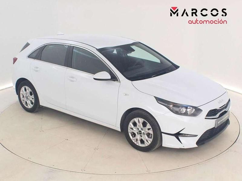 Usado Kia Ceed 101 CV (74 kW) 2024 Blanco Utilitario