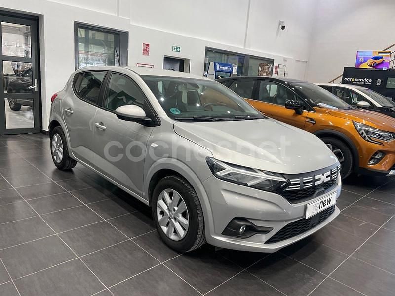 Usado Dacia Sandero Expression 91 CV (66 kW) 2023 Gris / plata Berlina