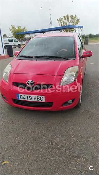 Usado Toyota Yaris Active 101 CV (74 kW) 2010 Rojo Berlina