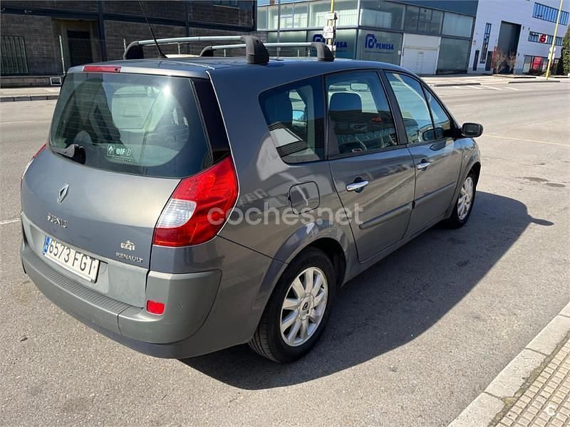 Usado Renault Scénic II Dynamique 105 CV (77 kW) 2006 Gris / plata Monovolumen