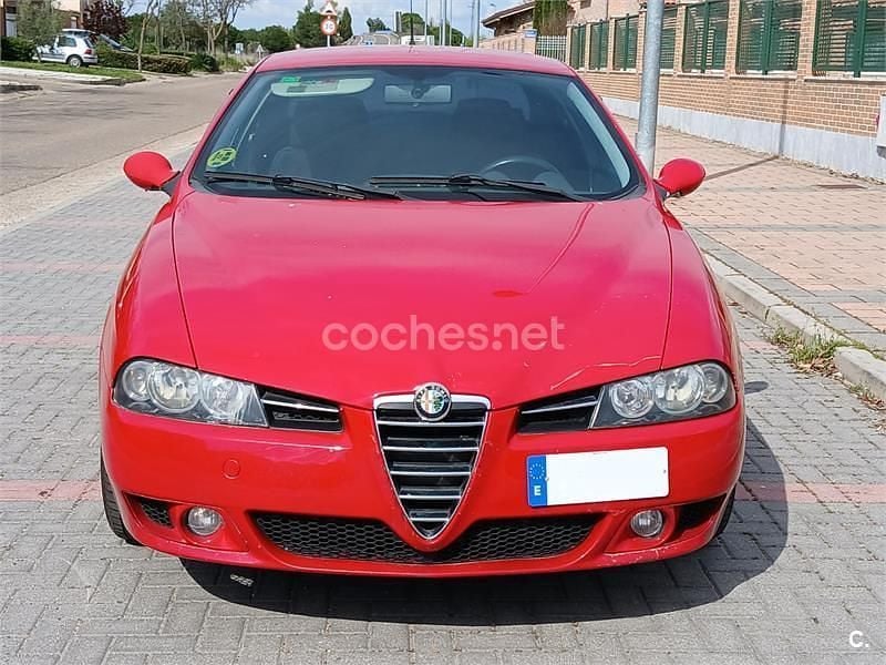 Usado Alfa Romeo 156 Distinctive 120 CV (88 kW) 2004 Rojo Berlina