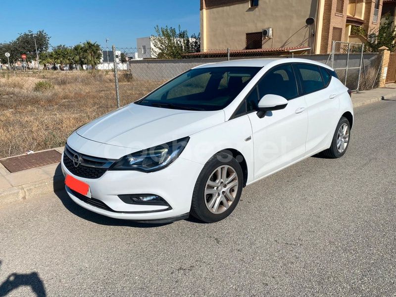 Blanco Usado 2016 Opel Astra Dynamic Berlina | 6895 € (Precio justo) - Imagen 1/4