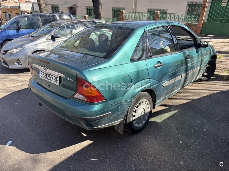 Usado Ford Focus Ghia 100 CV (73 kW) 1999 Verde Berlina