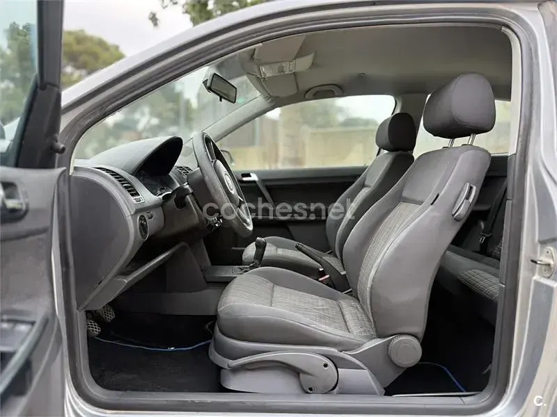 Usado VW Polo GT 70 CV (51 kW) 2006 Gris / plata Utilitario