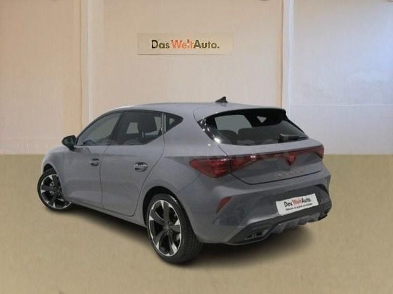 Usado Cupra Leon 150 CV (110 kW) 2024 Gris / plata Berlina