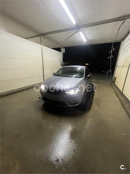 Usado Seat Ibiza SC CONNECT 90 CV (66 kW) 2015 Gris / plata Utilitario