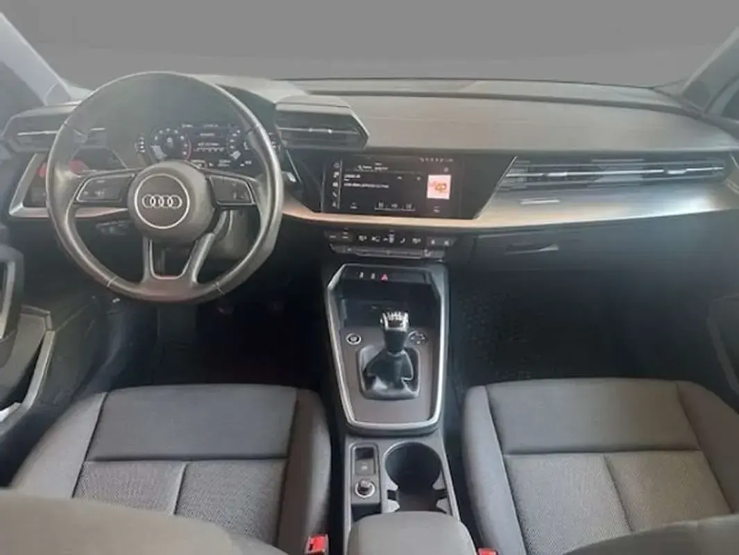 Usado Audi A3 110 CV (80 kW) 2023 Azul Berlina