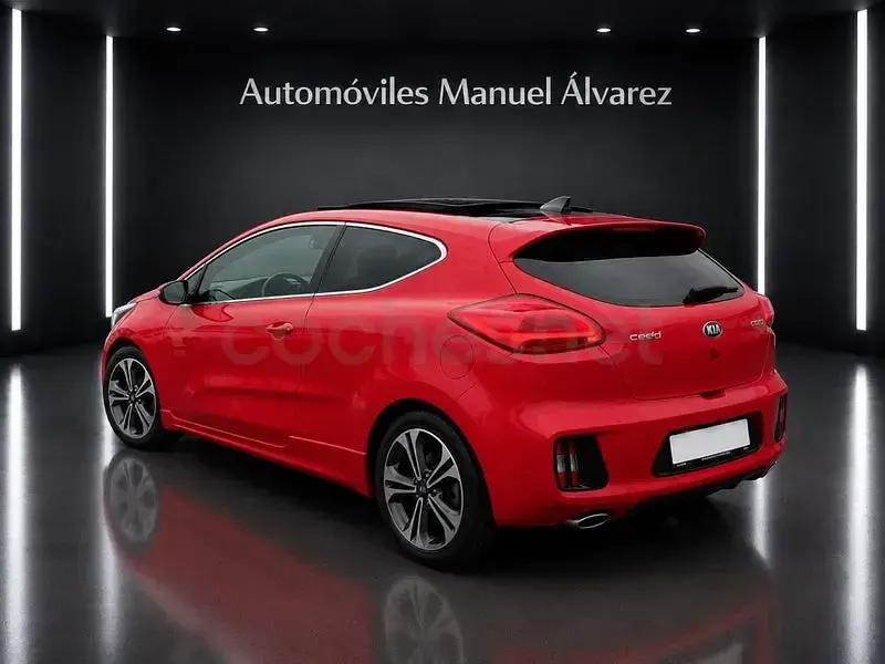 Usado Kia ProCeed GT-Line 120 CV (88 kW) 2017 Rojo Utilitario