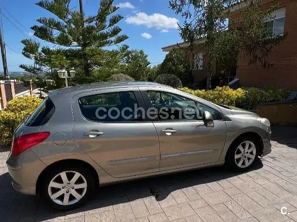 Usado Peugeot 308 Sport 90 CV (66 kW) 2009 Gris / plata Berlina