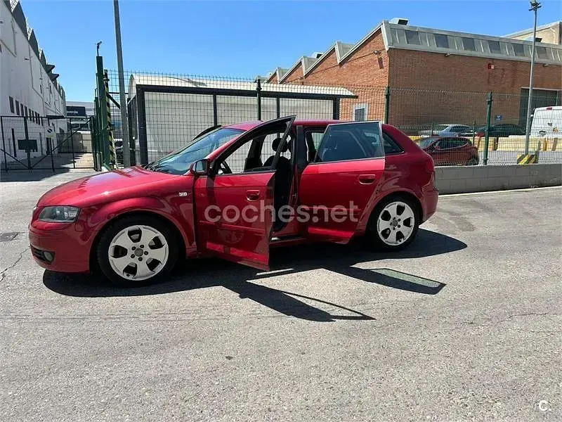 Usado Audi A3 Ambiente 160 CV (117 kW) 2007 Rojo Utilitario
