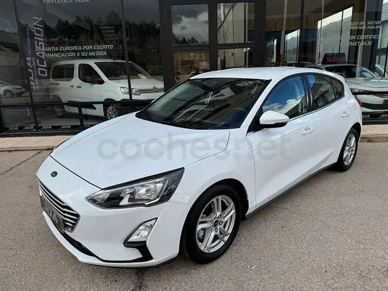 Usado Ford Focus Trend 120 CV (88 kW) 2021 Blanco Berlina