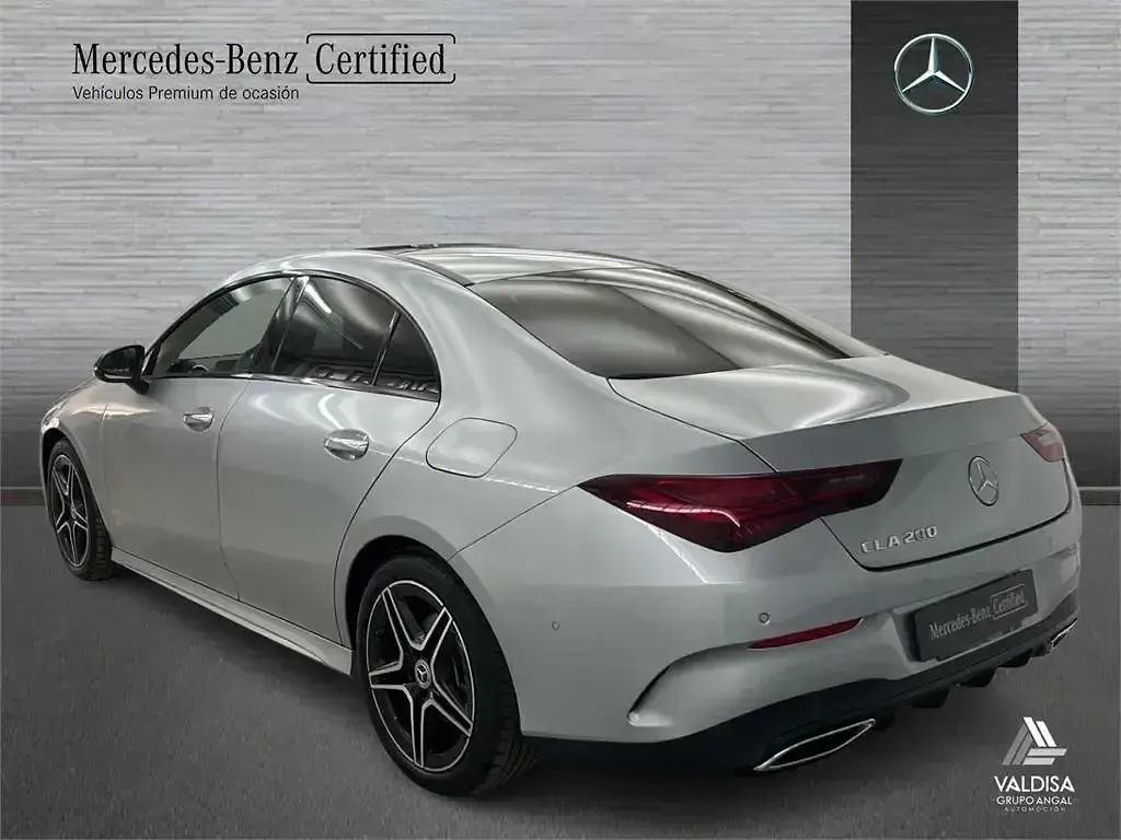 Usado Mercedes CLA200 163 CV (119 kW) 2025 Gris Coupe