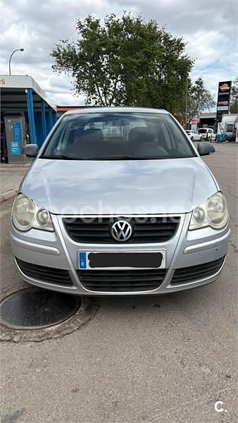 Usado VW Polo Advance 75 CV (55 kW) 2005 Gris / plata Utilitario