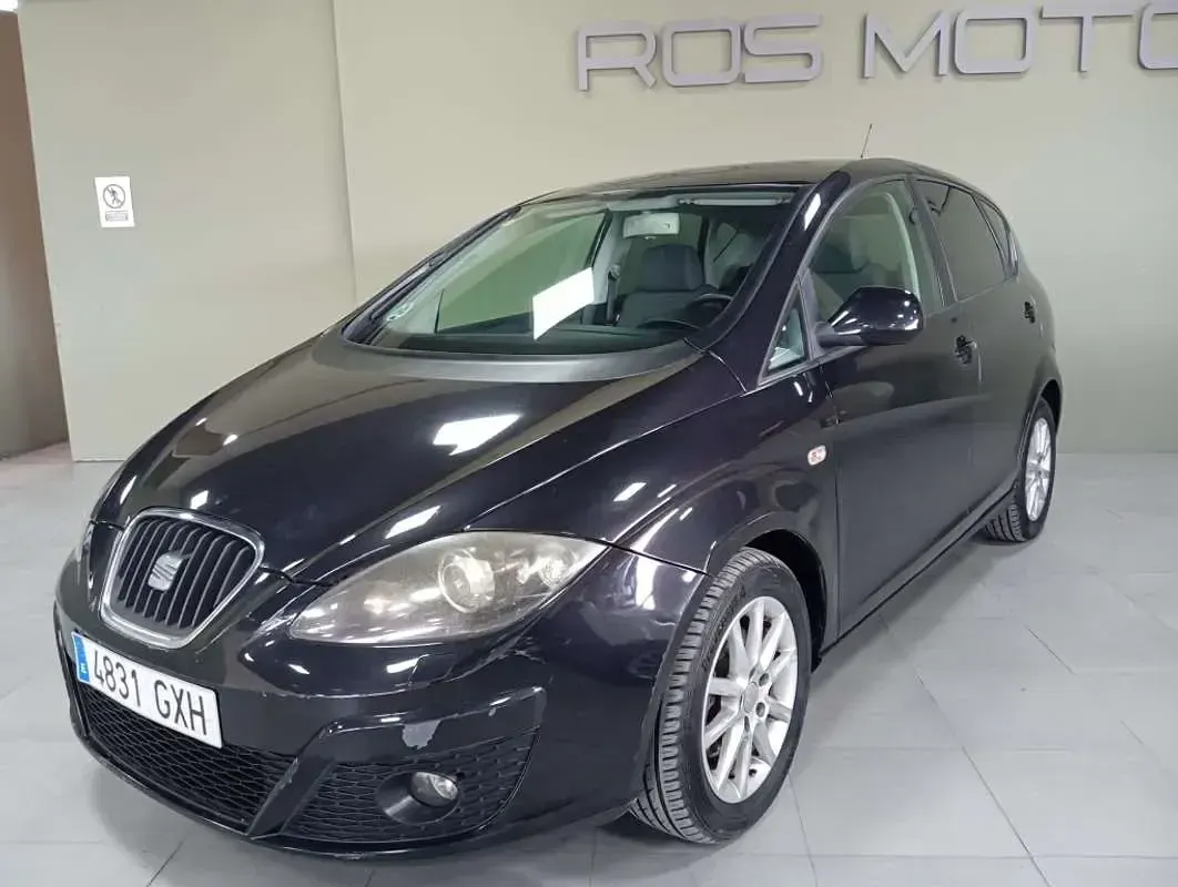 Usado Seat Altea Style 105 CV (77 kW) 2010 Negro Monovolumen
